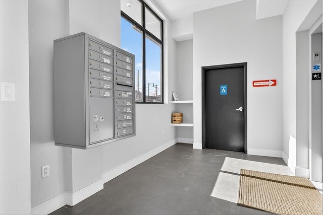 1721 Centre St 402, Boston, MA 02132