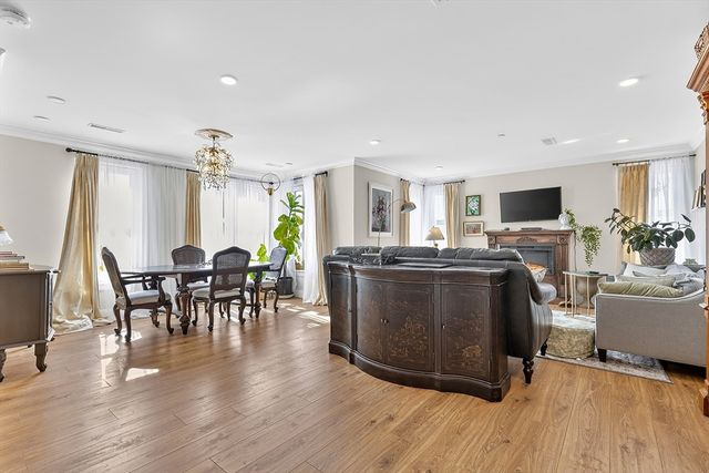 1721 Centre St 402, Boston, MA 02132