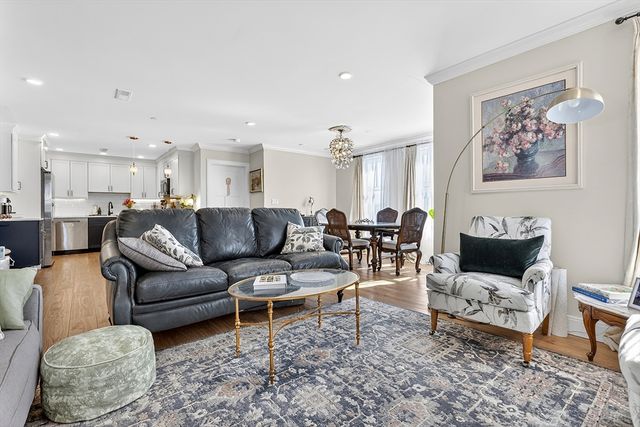 1721 Centre St 402, Boston, MA 02132