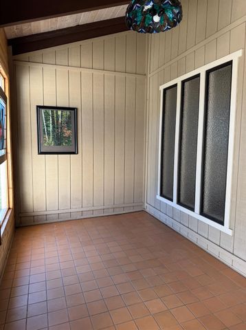 18854 Chickadee Ct, Penn Valley, CA 95946