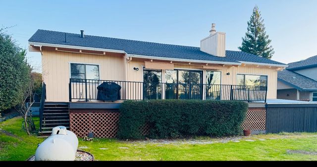 18854 Chickadee Ct, Penn Valley, CA 95946
