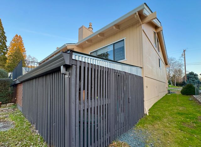 18854 Chickadee Ct, Penn Valley, CA 95946