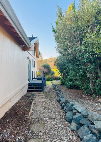 18854 Chickadee Ct, Penn Valley, CA 95946