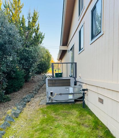 18854 Chickadee Ct, Penn Valley, CA 95946