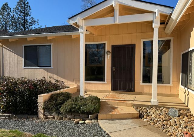 18854 Chickadee Ct, Penn Valley, CA 95946