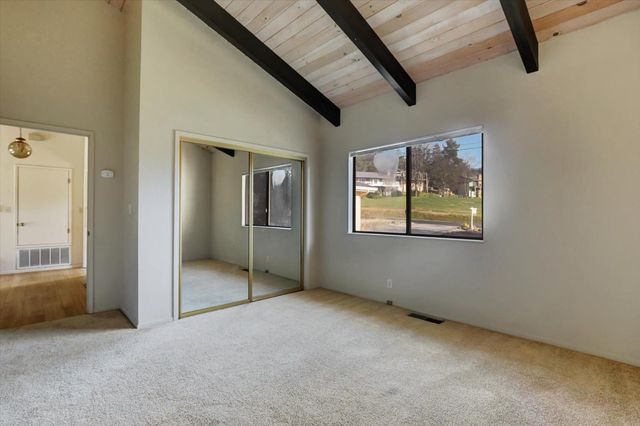 18854 Chickadee Ct, Penn Valley, CA 95946