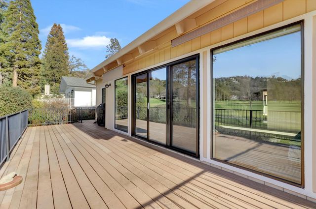 18854 Chickadee Ct, Penn Valley, CA 95946