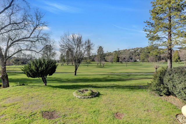 18854 Chickadee Ct, Penn Valley, CA 95946