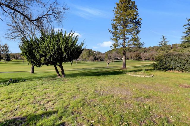 18854 Chickadee Ct, Penn Valley, CA 95946
