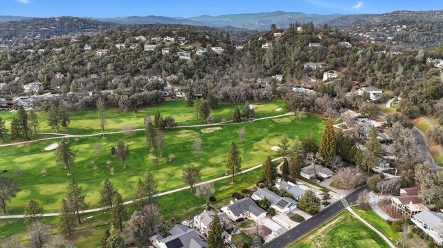 18854 Chickadee Ct, Penn Valley, CA 95946