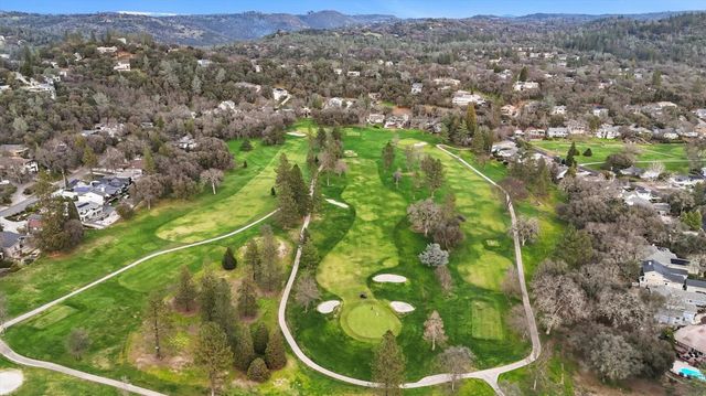 18854 Chickadee Ct, Penn Valley, CA 95946