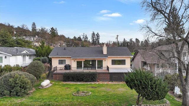 18854 Chickadee Ct, Penn Valley, CA 95946