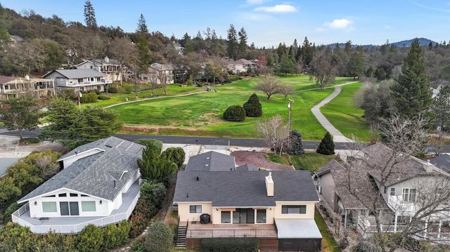 18854 Chickadee Ct, Penn Valley, CA 95946