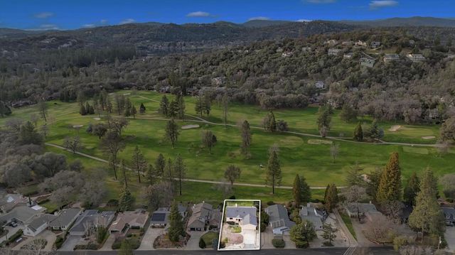 18854 Chickadee Ct, Penn Valley, CA 95946