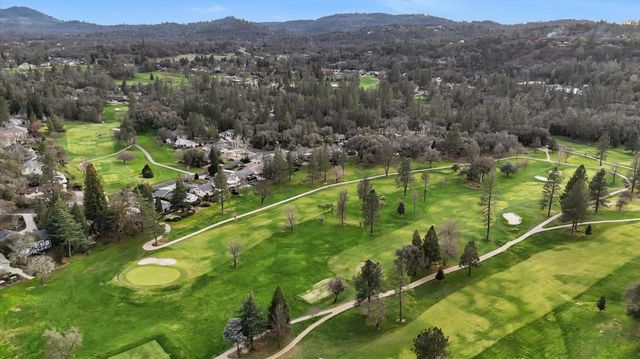 18854 Chickadee Ct, Penn Valley, CA 95946