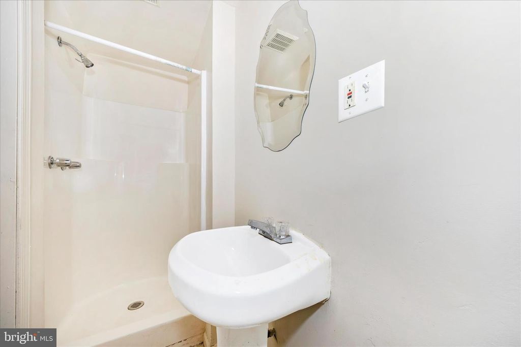 Image 10 of property listing at 5513 UPPER MILL TER N, Frederick, MD 21703