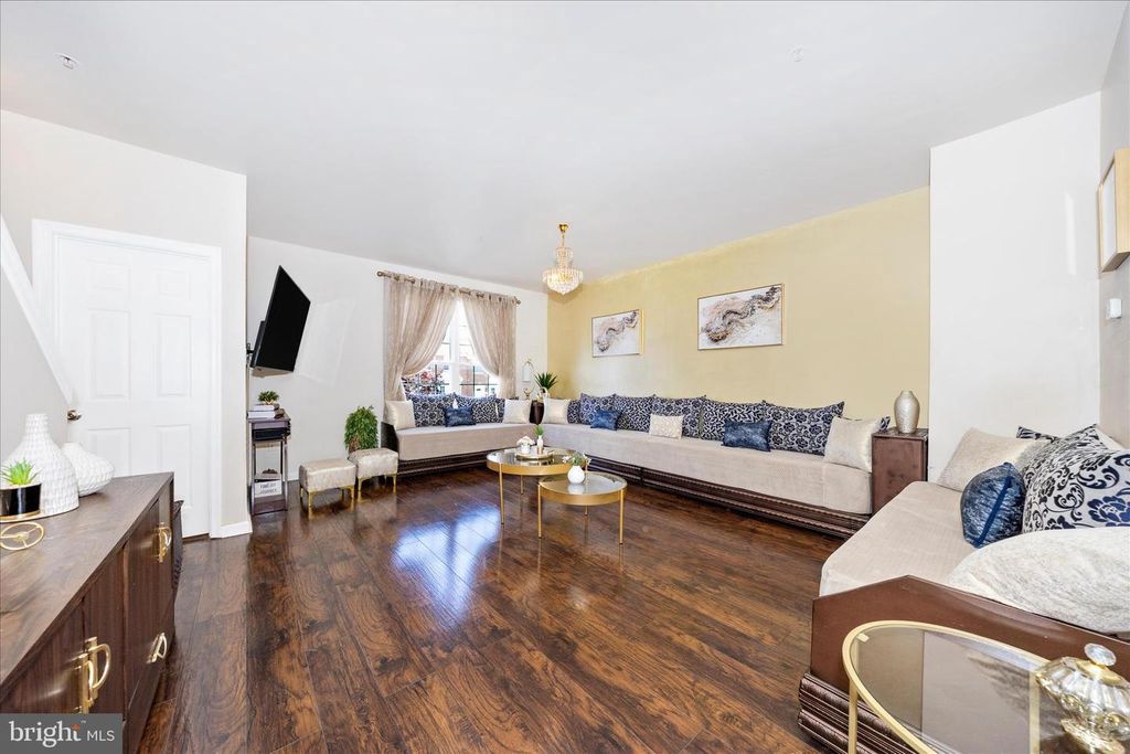 Image 11 of property listing at 5513 UPPER MILL TER N, Frederick, MD 21703