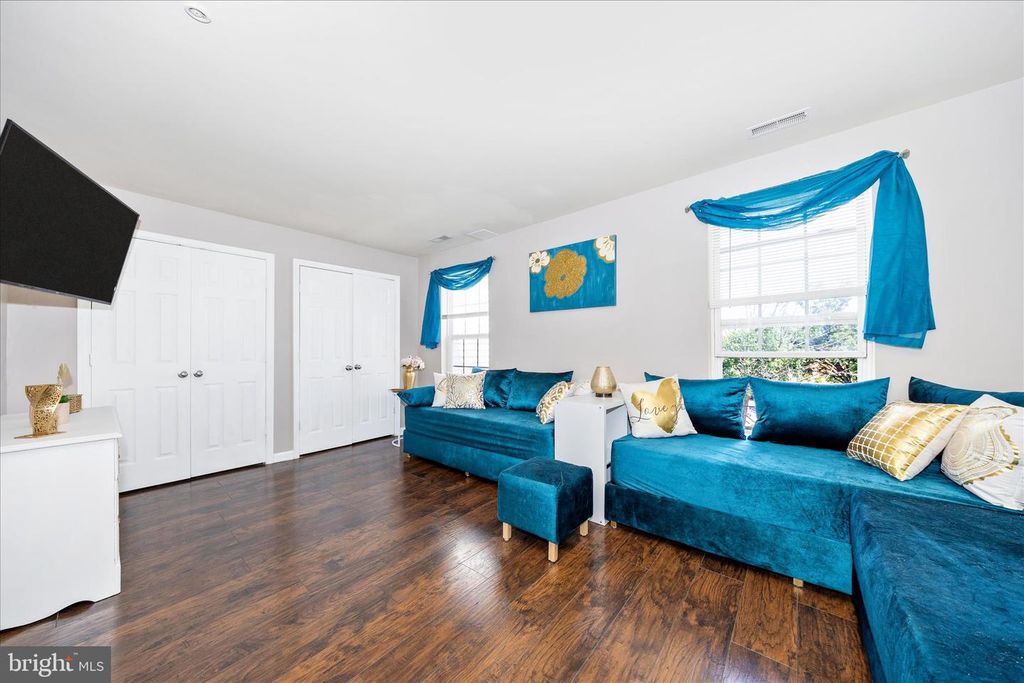 Image 25 of property listing at 5513 UPPER MILL TER N, Frederick, MD 21703