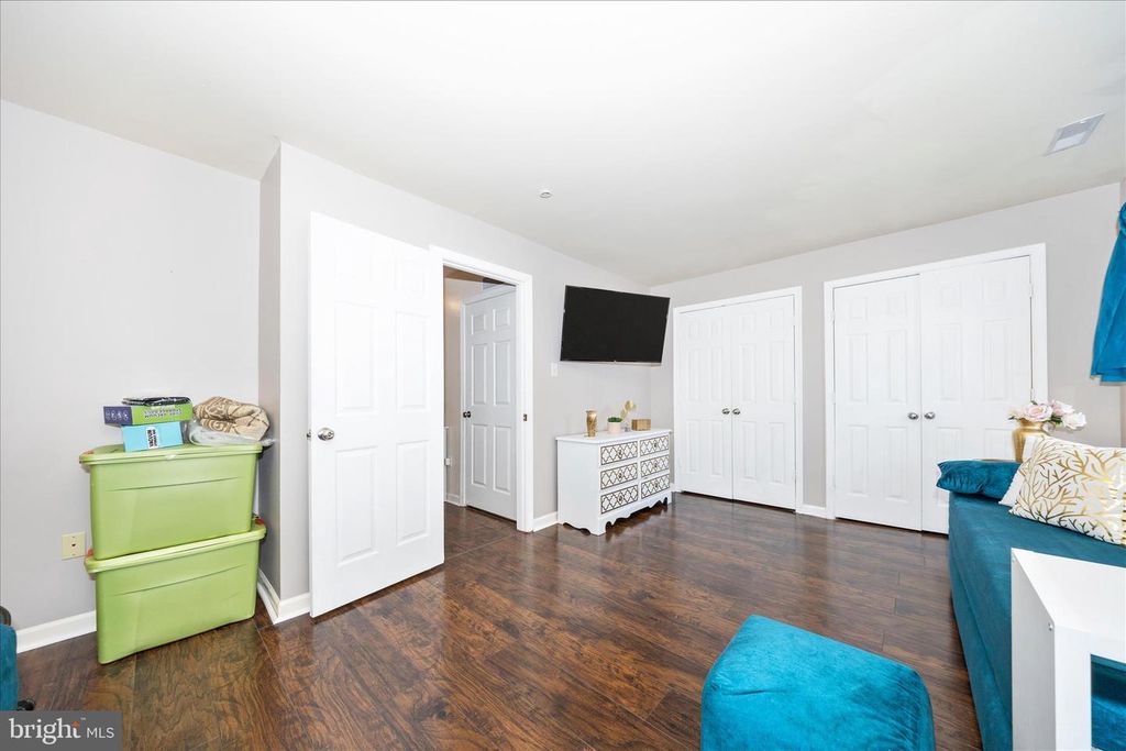 Image 27 of property listing at 5513 UPPER MILL TER N, Frederick, MD 21703