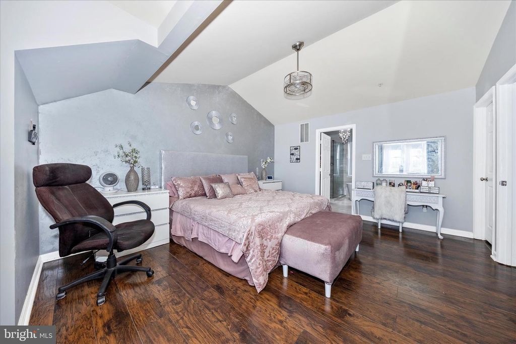Image 33 of property listing at 5513 UPPER MILL TER N, Frederick, MD 21703