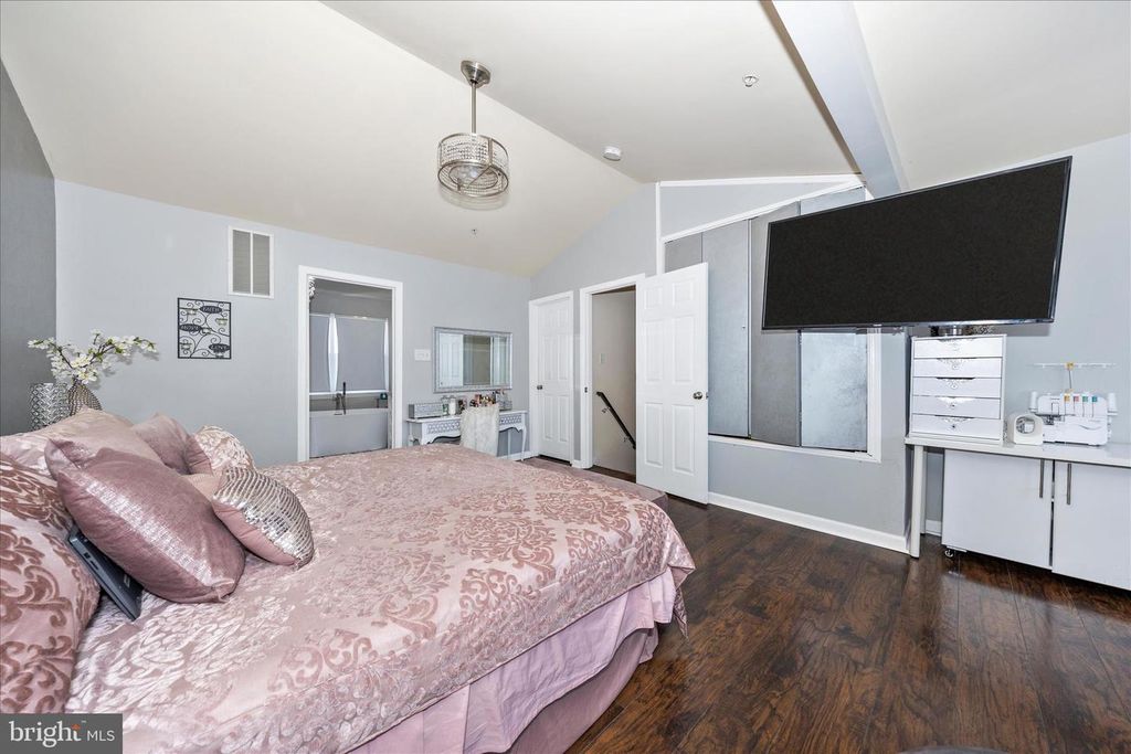 Image 34 of property listing at 5513 UPPER MILL TER N, Frederick, MD 21703