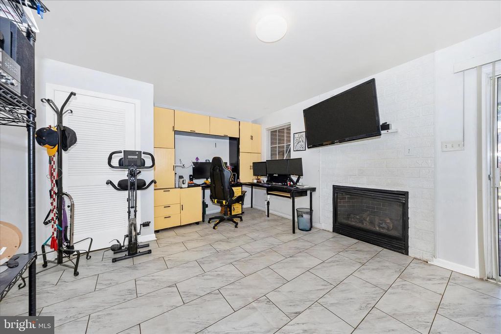 Image 5 of property listing at 5513 UPPER MILL TER N, Frederick, MD 21703