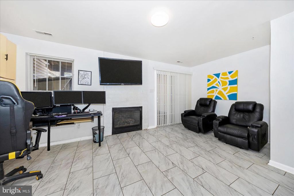 Image 6 of property listing at 5513 UPPER MILL TER N, Frederick, MD 21703