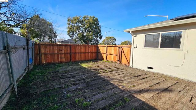 95 W Leland Rd, Pittsburg, CA 94565