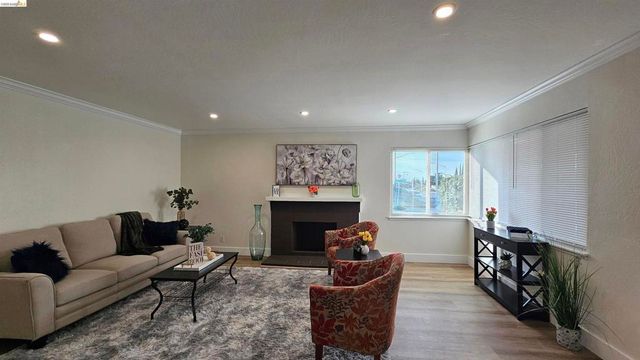 95 W Leland Rd, Pittsburg, CA 94565