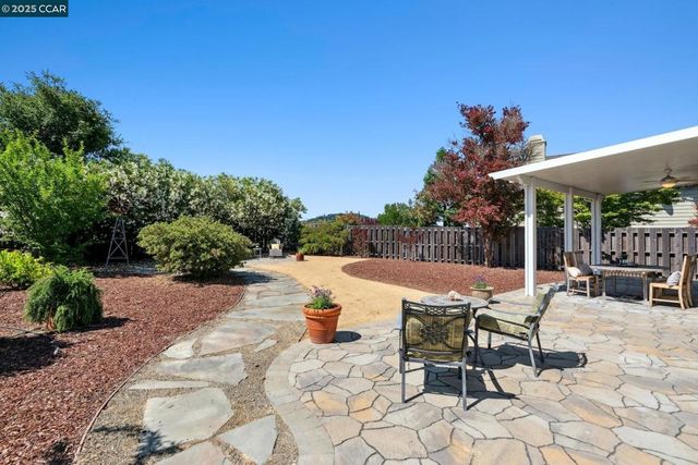 2817 Poulos Court, Pinole, CA 94564