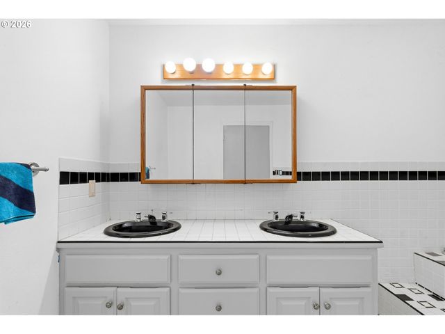 608 Ne 118TH Ave, Portland, OR 97220