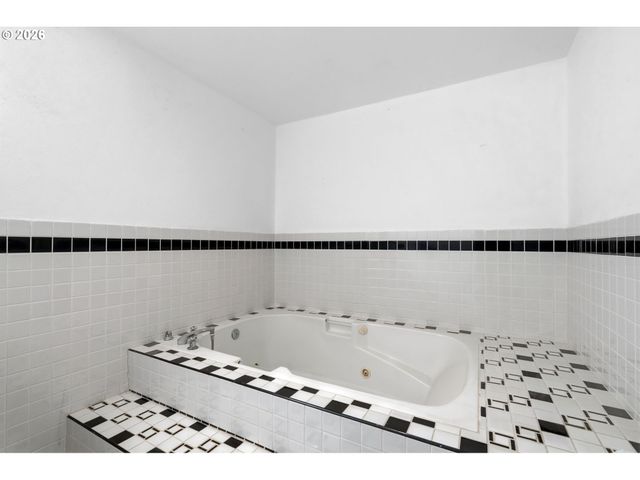 608 Ne 118TH Ave, Portland, OR 97220