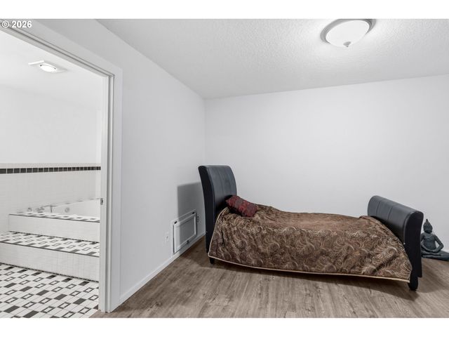 608 Ne 118TH Ave, Portland, OR 97220