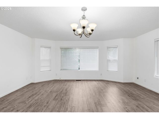 608 Ne 118TH Ave, Portland, OR 97220