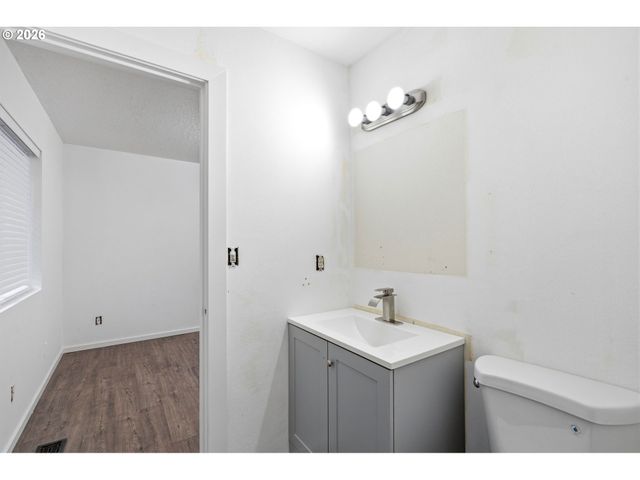 608 Ne 118TH Ave, Portland, OR 97220