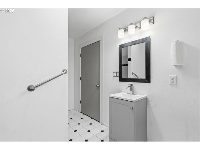 608 Ne 118TH Ave, Portland, OR 97220