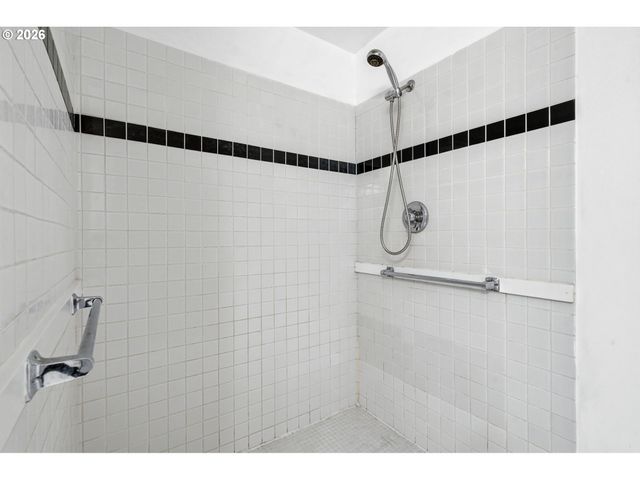 608 Ne 118TH Ave, Portland, OR 97220