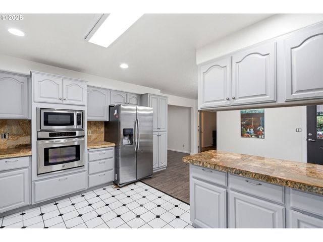608 Ne 118TH Ave, Portland, OR 97220