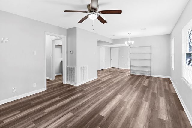 1104 Southampton Street, Angleton, TX 77515