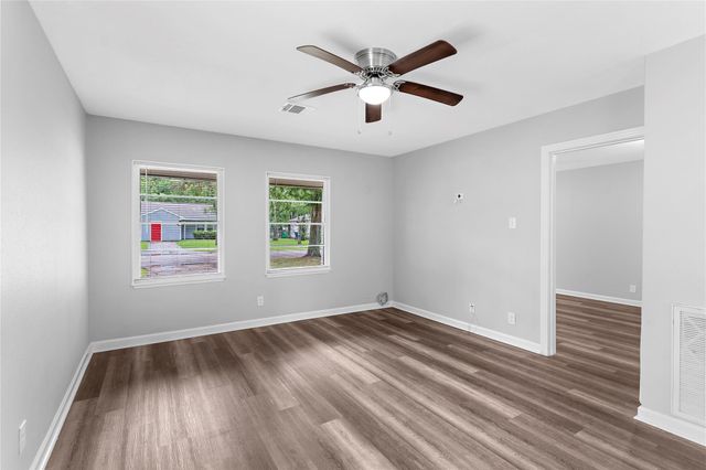 1104 Southampton Street, Angleton, TX 77515