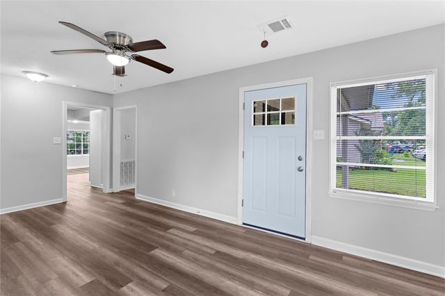 1104 Southampton Street, Angleton, TX 77515