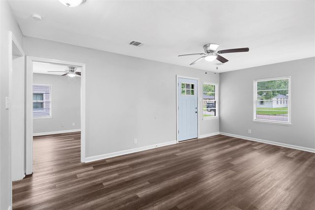 1104 Southampton Street, Angleton, TX 77515