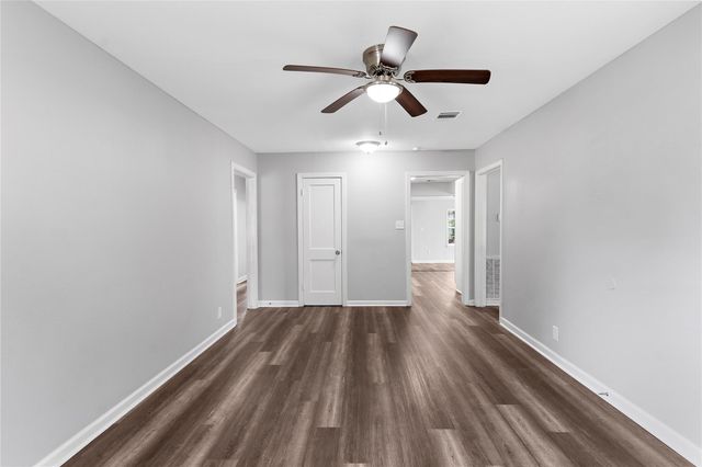 1104 Southampton Street, Angleton, TX 77515