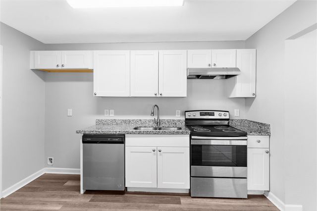 1104 Southampton Street, Angleton, TX 77515