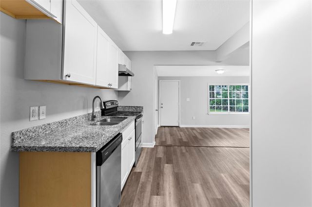 1104 Southampton Street, Angleton, TX 77515