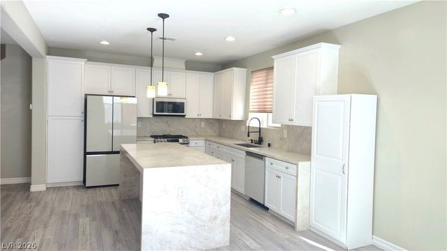 5843 Sleepy Willow Street, Las Vegas, NV 89148