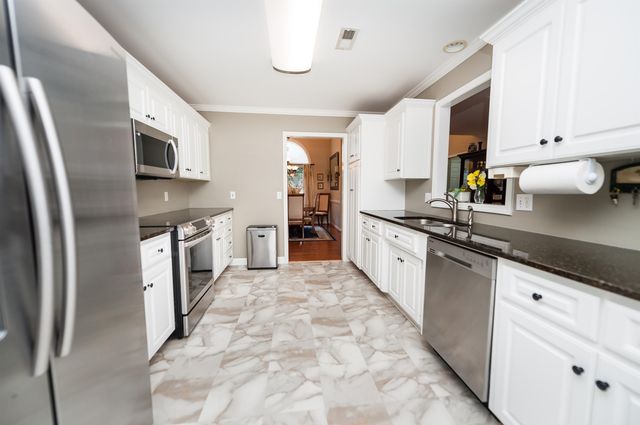 173 Bradford Crossing Drive, Roebuck, SC 29376
