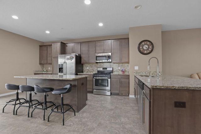 11920 Emery Village Drive N, Champlin, MN 55316