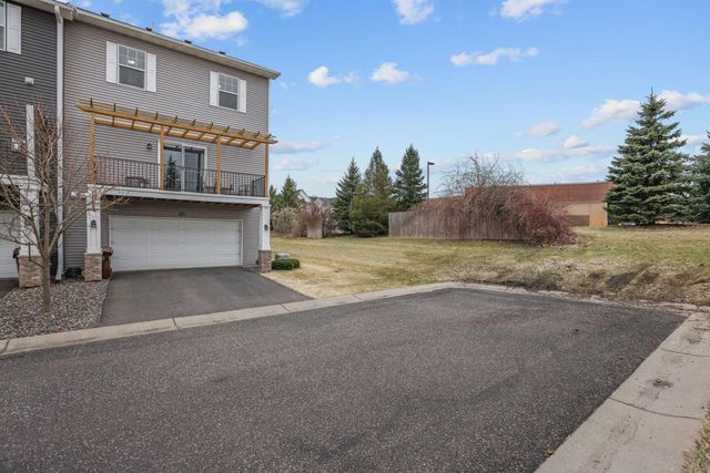 11920 Emery Village Drive N, Champlin, MN 55316