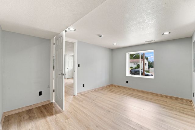 2536 Morton Avenue, Des Moines, IA 50317